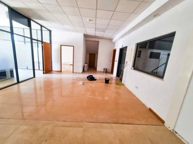Loja para Arrendamento em Esgueira Foto 8