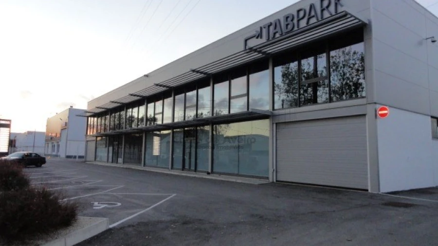 Armazém para Arrendamento em Esgueira