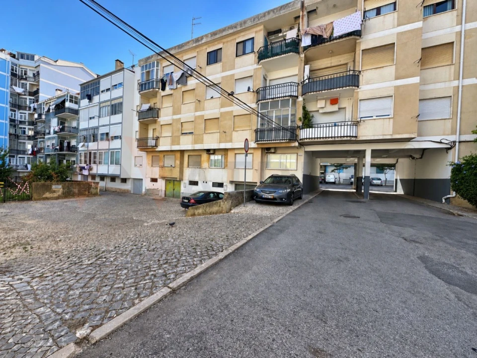 Garagem para Venda em União das Freguesias de Setúbal Foto 3