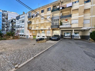 Garagem para Venda em União das Freguesias de Setúbal