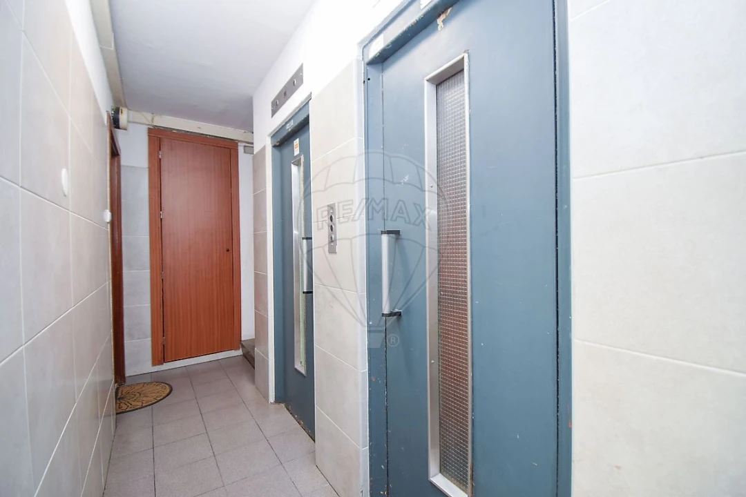 Apartamento T2 para Venda em Corroios Foto 19