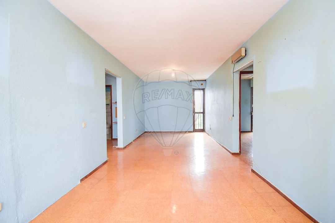 Apartamento T2 para Venda em Corroios Foto 9