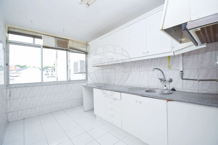 Apartamento T2 para Venda em Corroios Foto 15