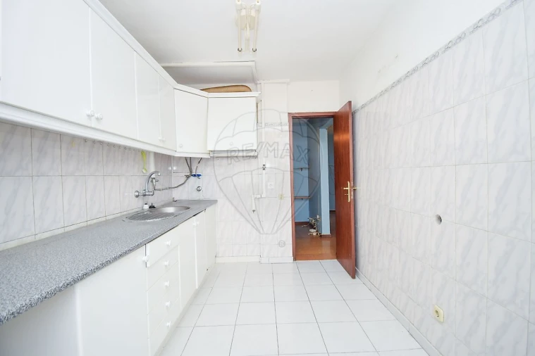 Apartamento T2 para Venda em Corroios Foto 18