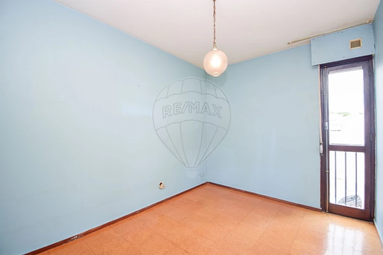 Apartamento T2 para Venda em Corroios Foto 6