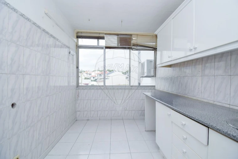 Apartamento T2 para Venda em Corroios Foto 16