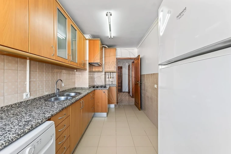 Apartamento T2 para Arrendamento em Encosta do Sol Foto 7