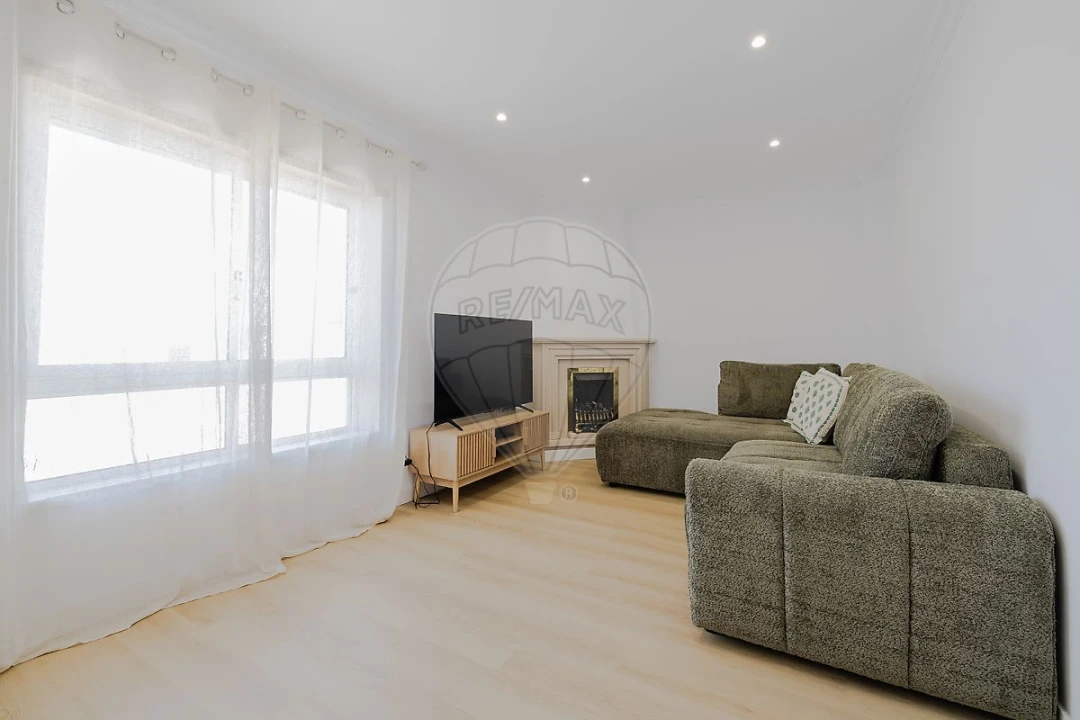 Apartamento T2 para Venda em Carregado e Cadafais Foto 19