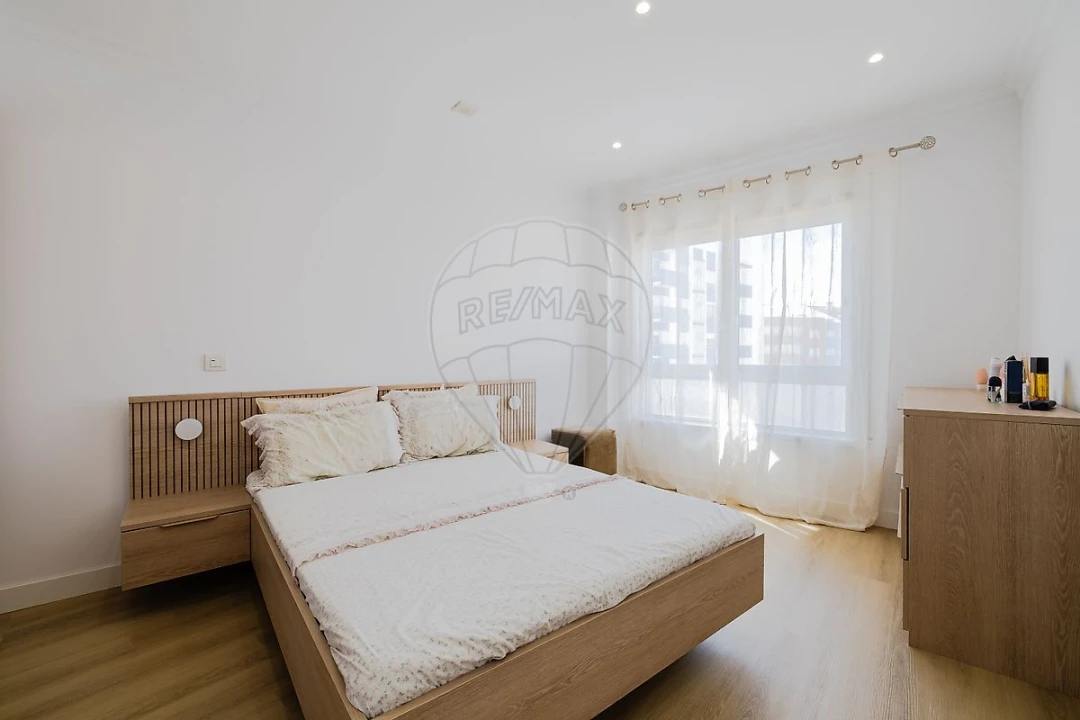 Apartamento T2 para Venda em Carregado e Cadafais Foto 30