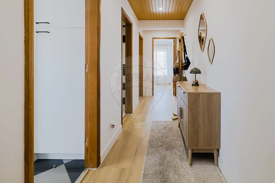 Apartamento T2 para Venda em Carregado e Cadafais Foto 29