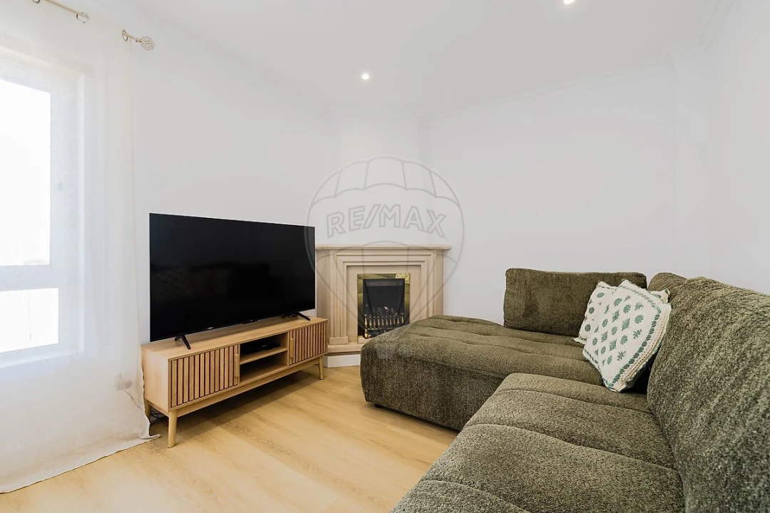 Apartamento T2 para Venda em Carregado e Cadafais Foto 16