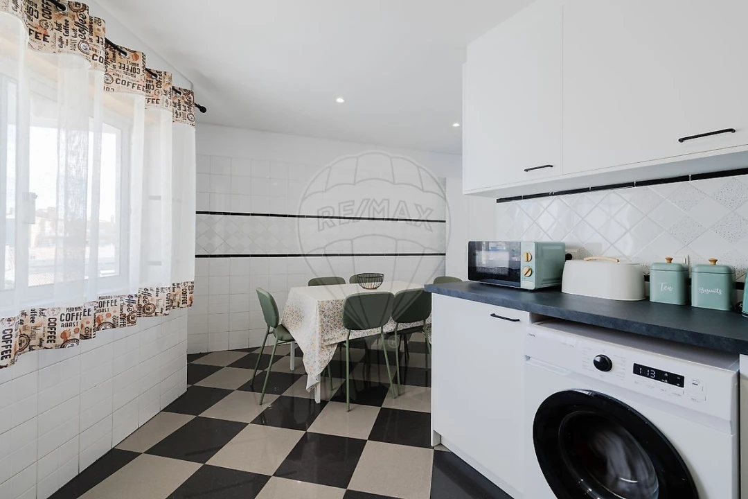 Apartamento T2 para Venda em Carregado e Cadafais Foto 24