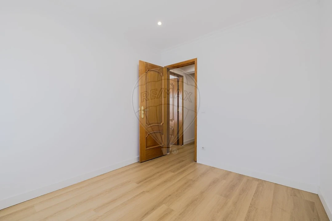 Apartamento T2 para Venda em Carregado e Cadafais Foto 1