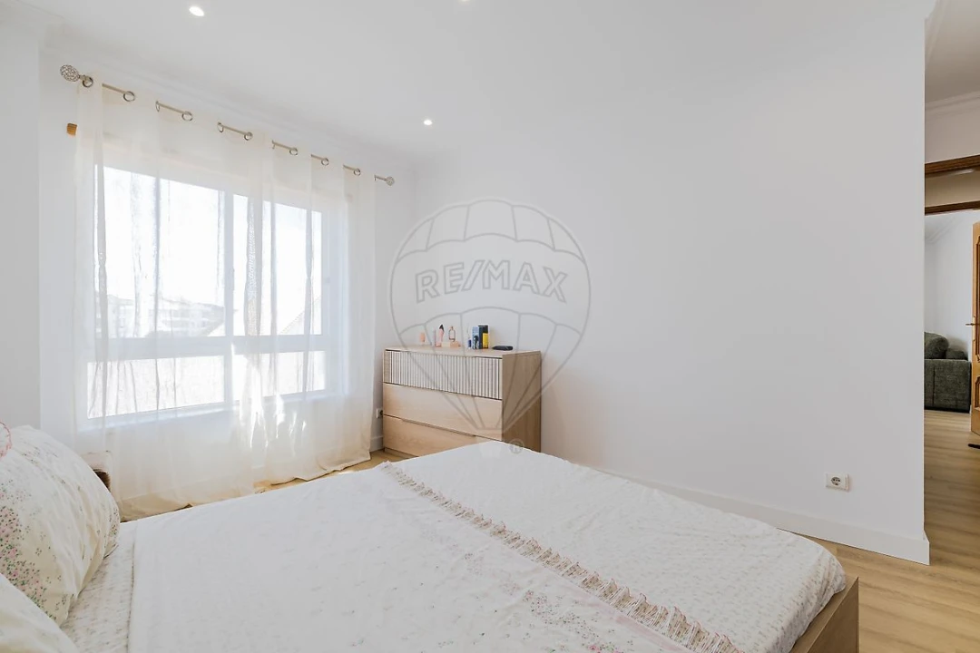 Apartamento T2 para Venda em Carregado e Cadafais Foto 32