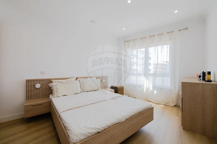 Apartamento T2 para Venda em Carregado e Cadafais Foto 30