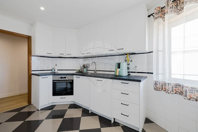 Apartamento T2 para Venda em Carregado e Cadafais Foto 26
