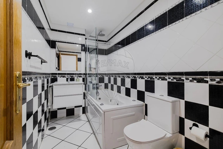 Apartamento T2 para Venda em Carregado e Cadafais Foto 4