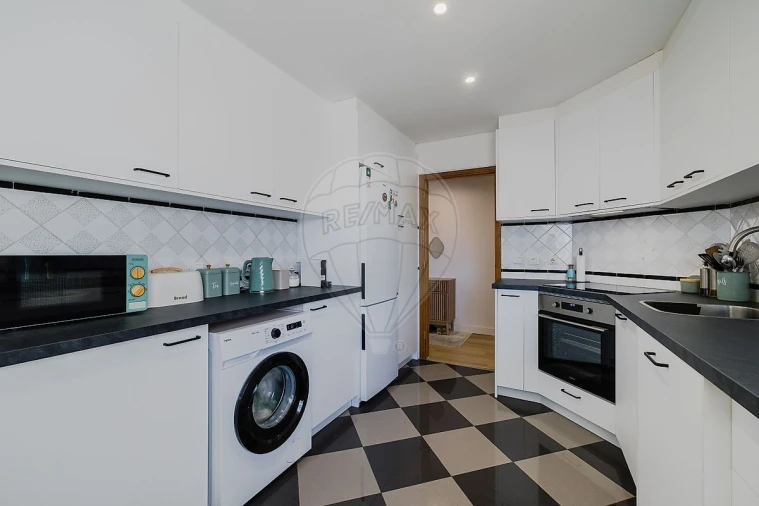 Apartamento T2 para Venda em Carregado e Cadafais Foto 27