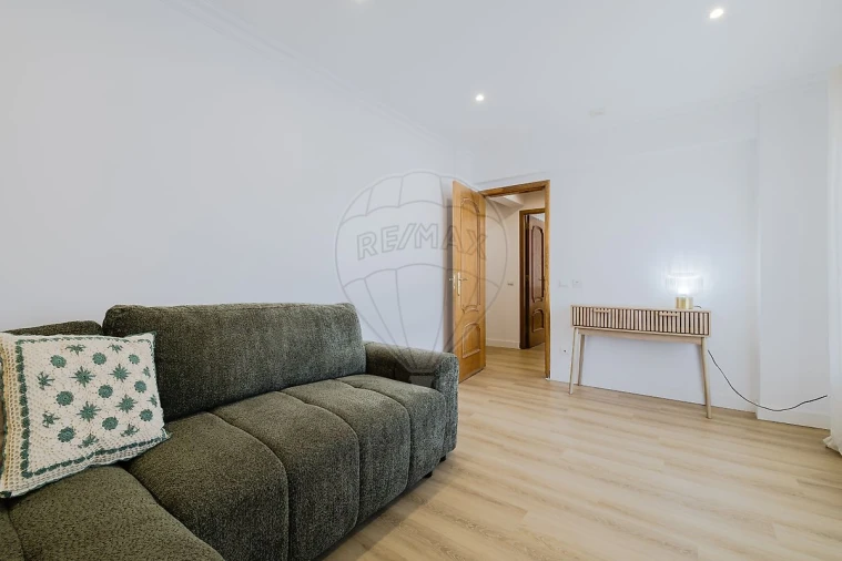 Apartamento T2 para Venda em Carregado e Cadafais Foto 21