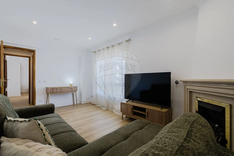 Apartamento T2 para Venda em Carregado e Cadafais Foto 22