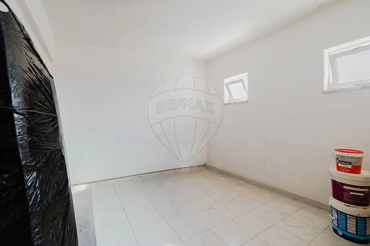 Apartamento T2 para Venda em Carregado e Cadafais Foto 14
