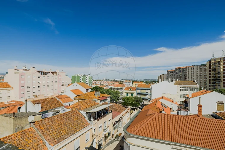 Apartamento T2 para Venda em Carregado e Cadafais Foto 12