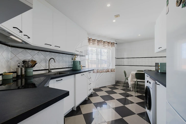 Apartamento T2 para Venda em Carregado e Cadafais Foto 23