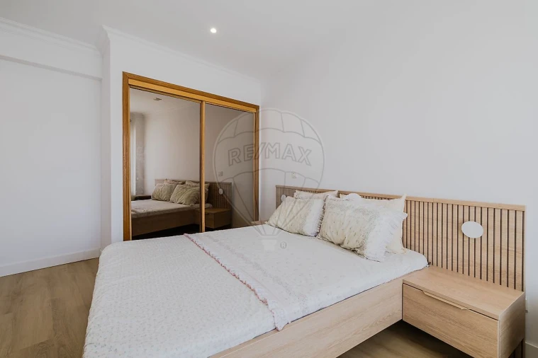 Apartamento T2 para Venda em Carregado e Cadafais Foto 31