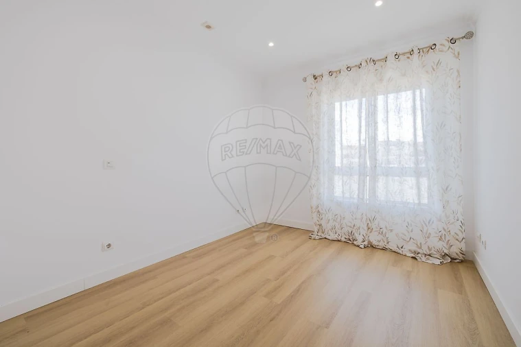 Apartamento T2 para Venda em Carregado e Cadafais Foto 2