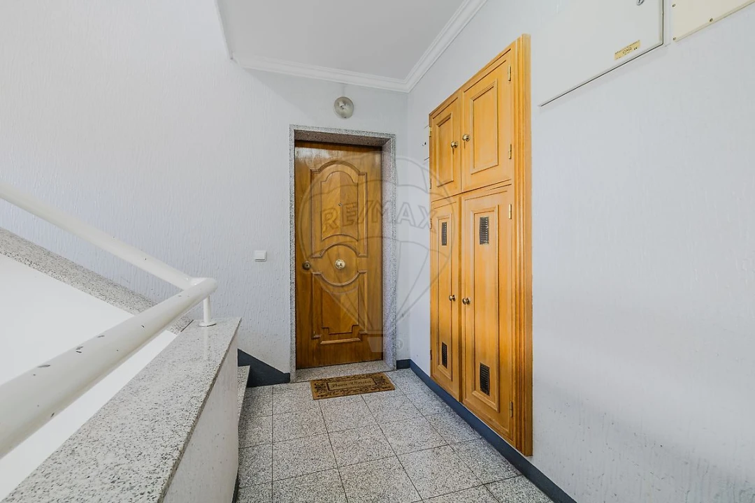 Apartamento T2 para Venda em Carregado e Cadafais Foto 6