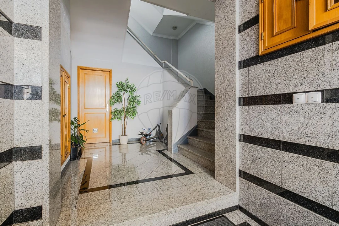 Apartamento T2 para Venda em Carregado e Cadafais Foto 15