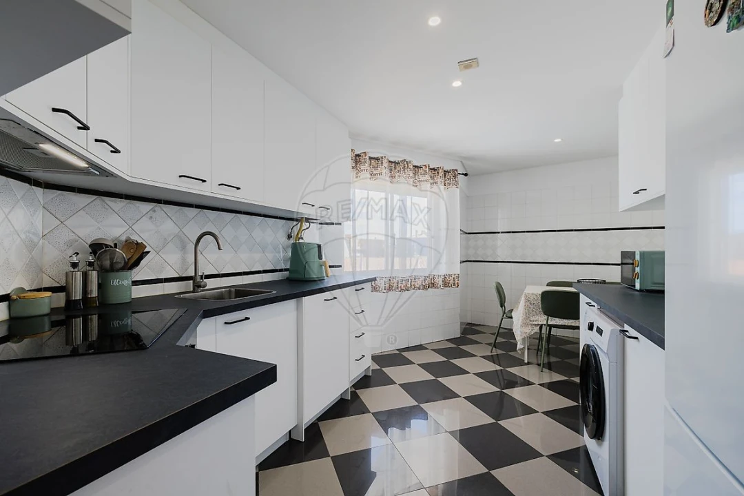 Apartamento T2 para Venda em Carregado e Cadafais Foto 23