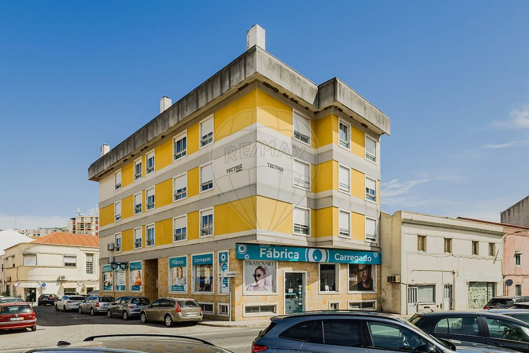Apartamento T2 para Venda em Carregado e Cadafais Foto 17
