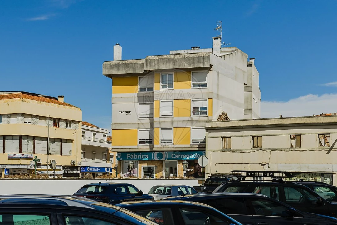 Apartamento T2 para Venda em Carregado e Cadafais Foto 18