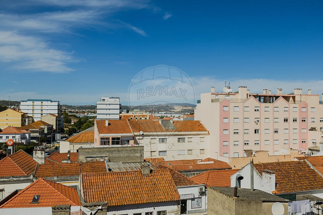 Apartamento T2 para Venda em Carregado e Cadafais Foto 13