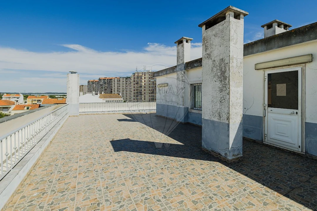 Apartamento T2 para Venda em Carregado e Cadafais Foto 10