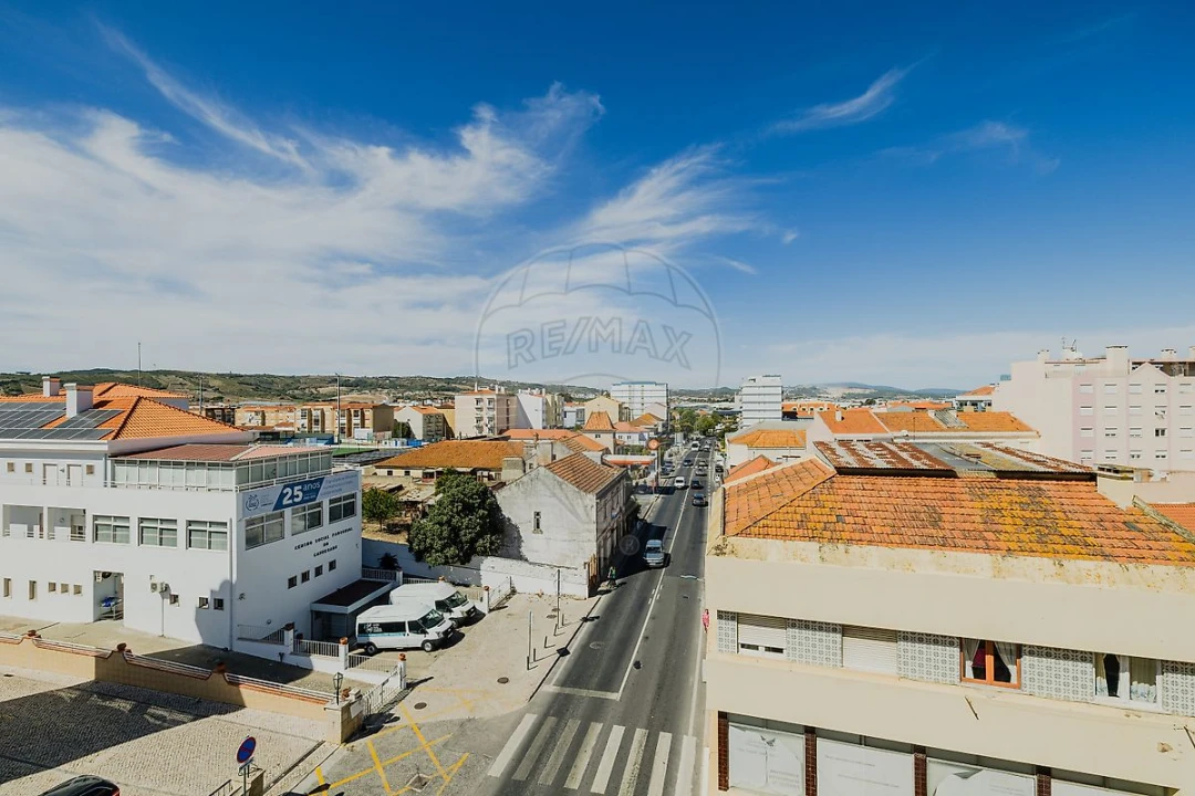 Apartamento T2 para Venda em Carregado e Cadafais Foto 11