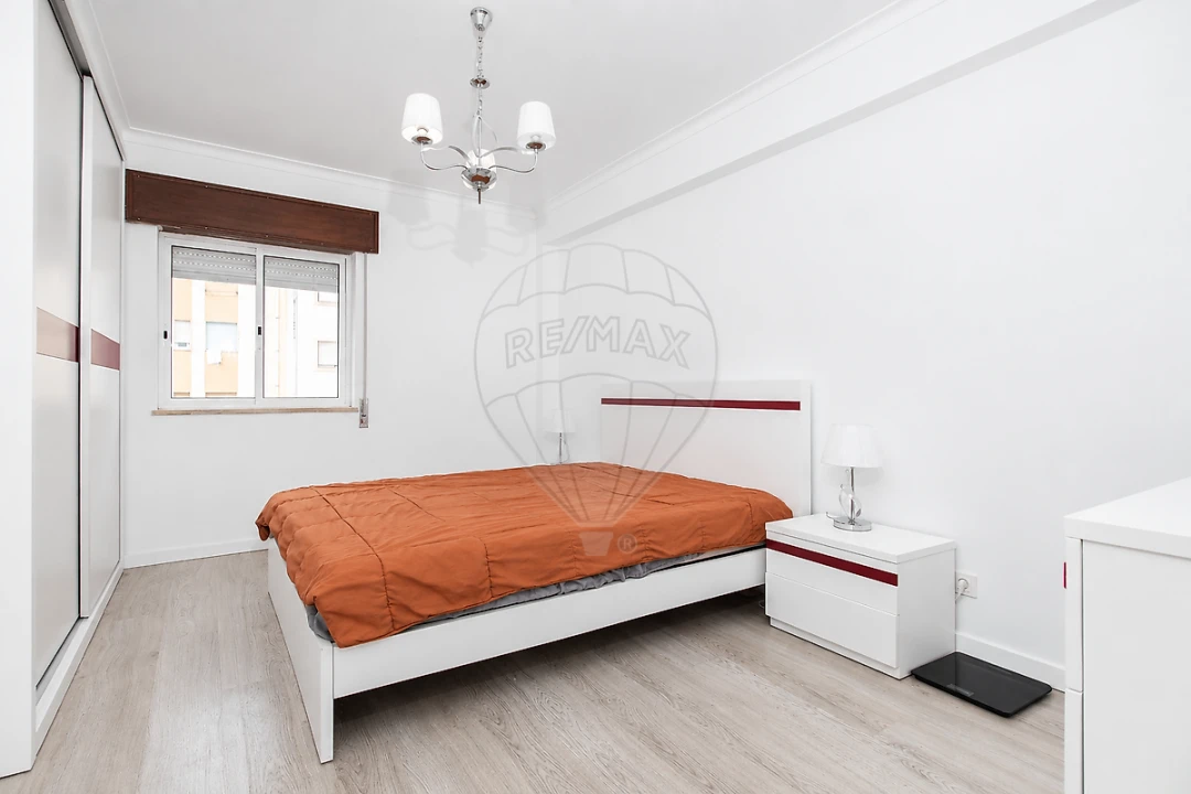 Apartamento T2 para Venda em Carregado e Cadafais Foto 10