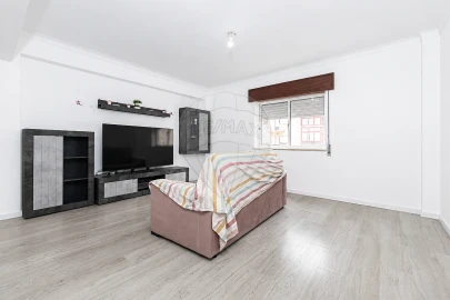 Apartamento T2 para Venda em Carregado e Cadafais