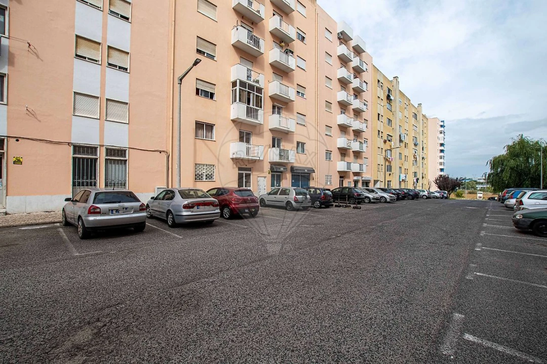 Apartamento T2 para Venda em Carregado e Cadafais Foto 16