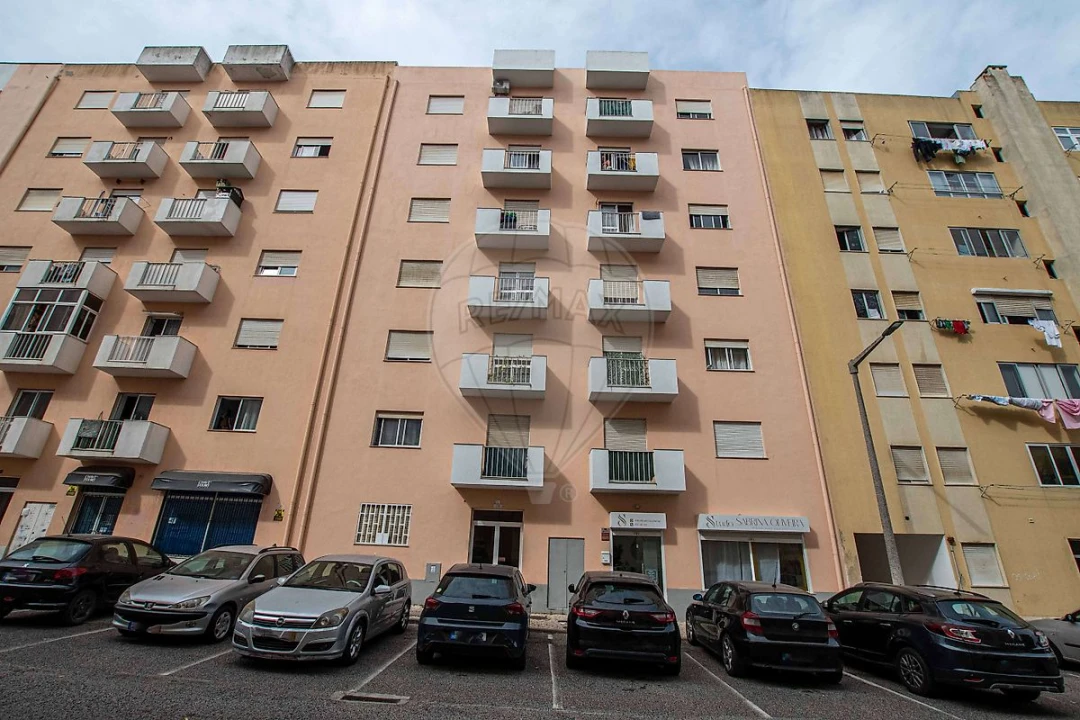 Apartamento T2 para Venda em Carregado e Cadafais Foto 14