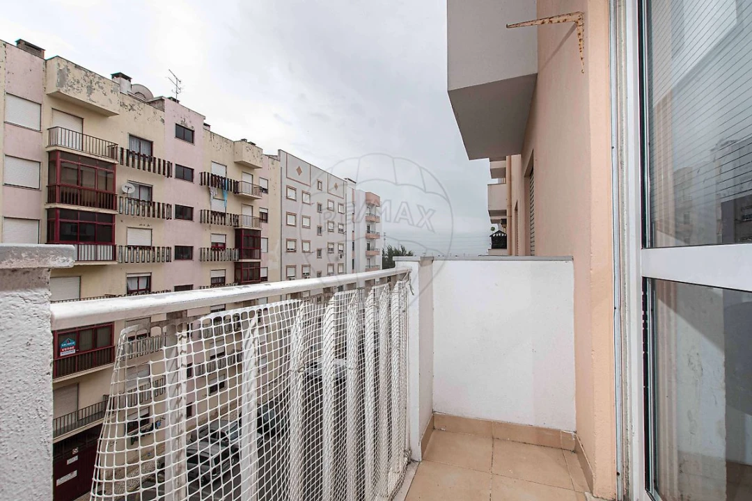 Apartamento T2 para Venda em Carregado e Cadafais Foto 15