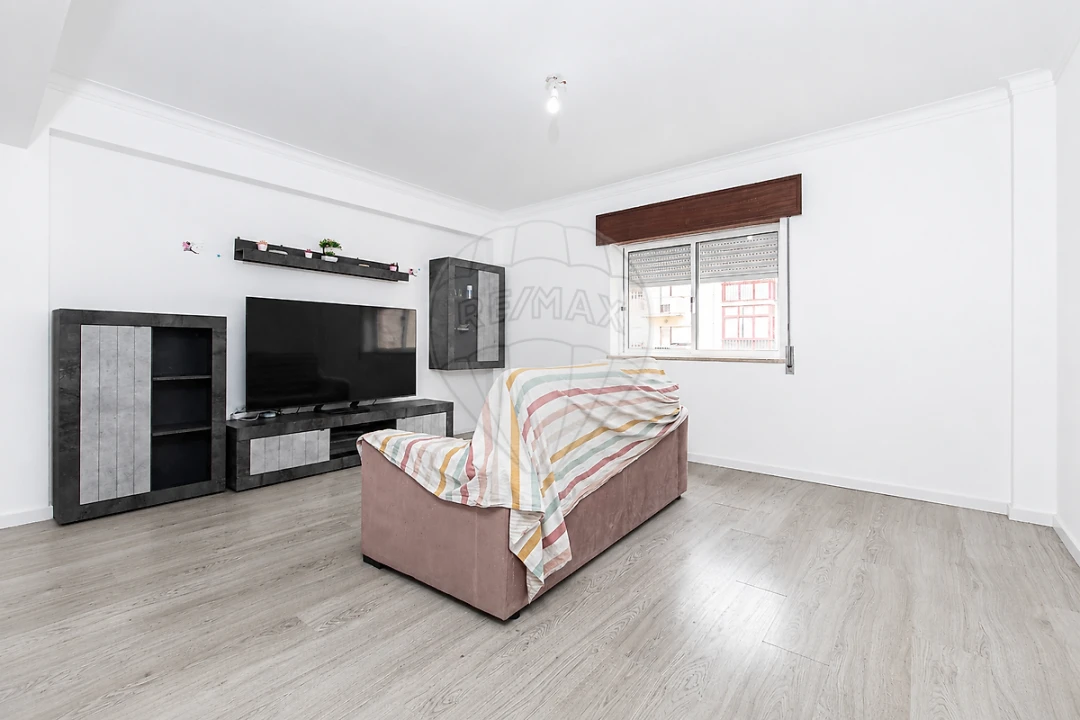 Apartamento T2 para Venda em Carregado e Cadafais Foto 3