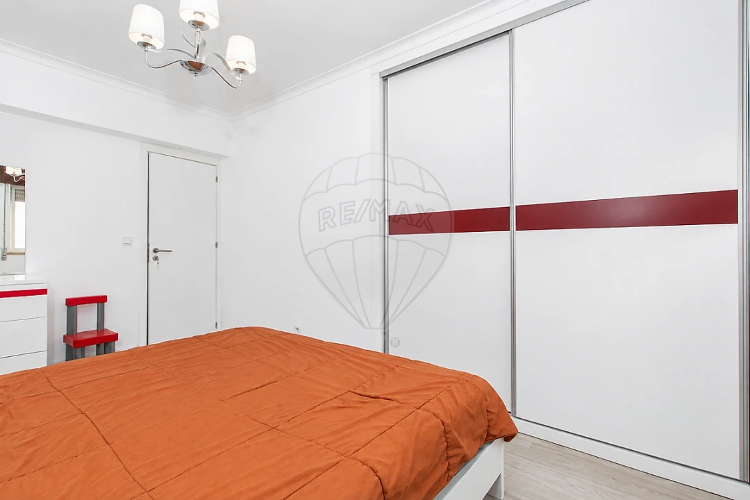 Apartamento T2 para Venda em Carregado e Cadafais Foto 11