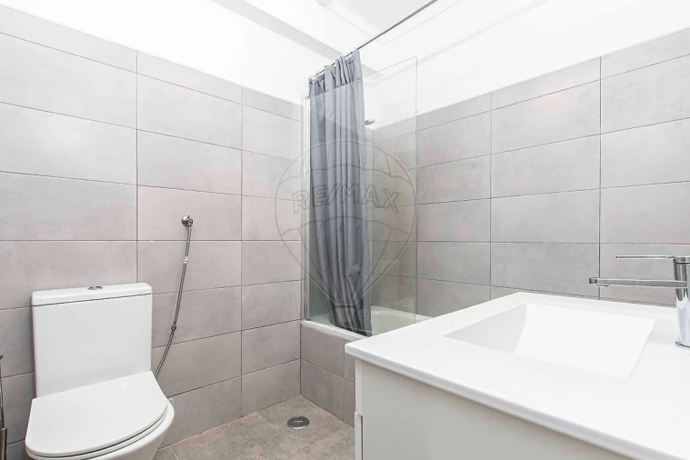 Apartamento T2 para Venda em Carregado e Cadafais Foto 13