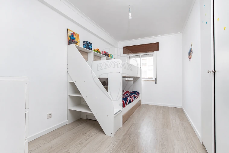 Apartamento T2 para Venda em Carregado e Cadafais Foto 9