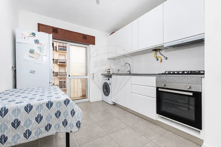 Apartamento T2 para Venda em Carregado e Cadafais Foto 4