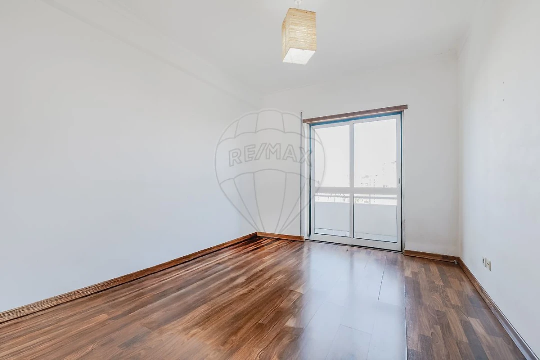 Apartamento T2 para Venda em Carregado e Cadafais Foto 26