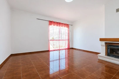 Apartamento T2 para Venda em Carregado e Cadafais