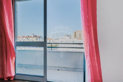 Apartamento T2 para Venda em Carregado e Cadafais